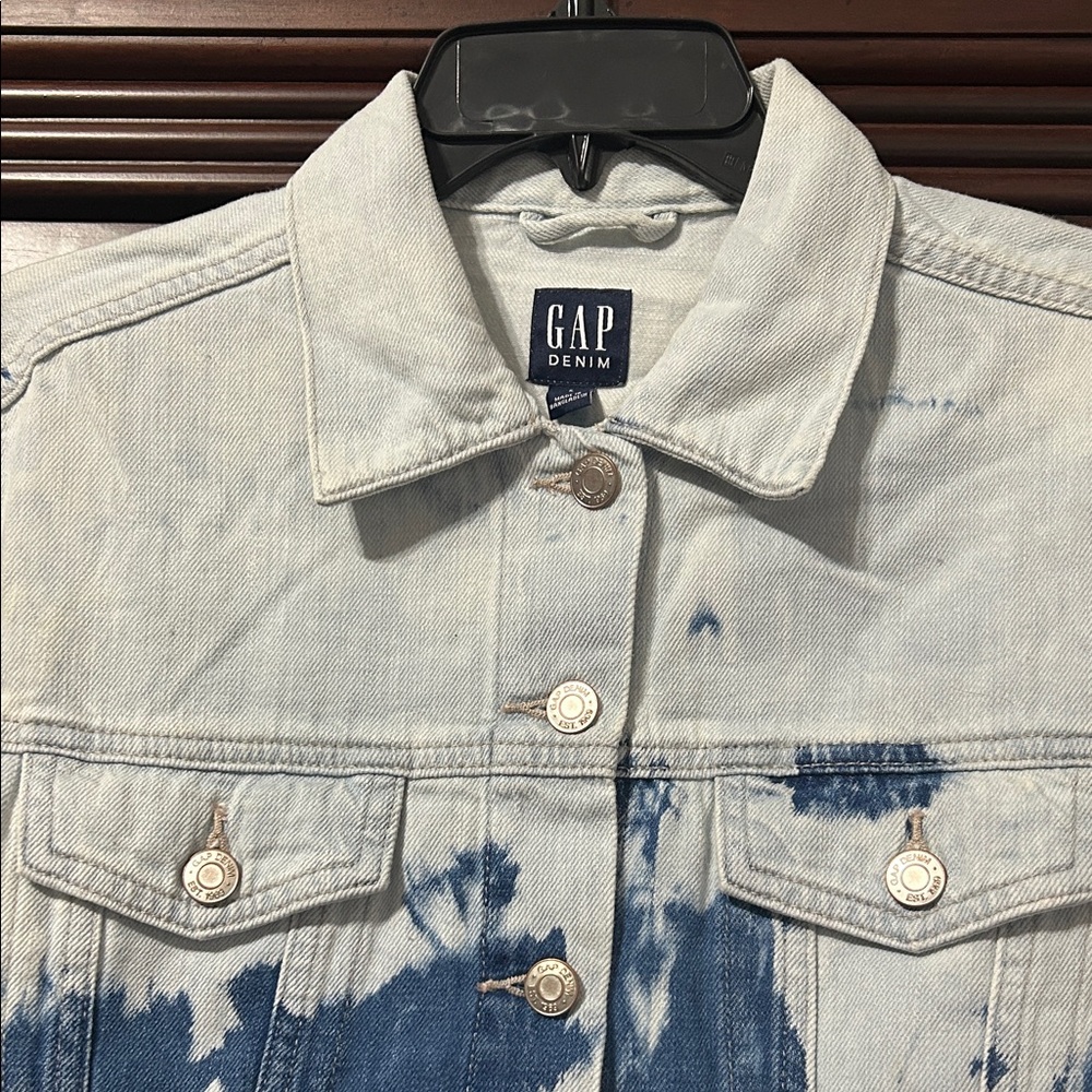 GAP Women's Tie-Dye Denim Jacket - Picture 2 of 10